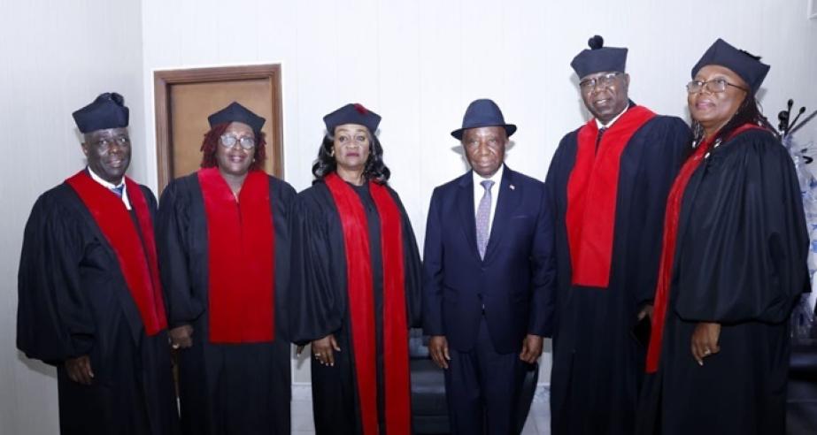 President Boakai posed in a photograph with members of the Supreme Court Bench 